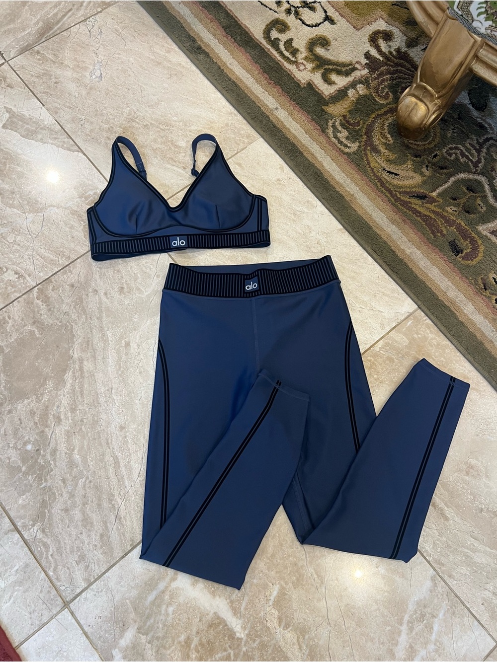 Alo Yoga Airlift Line Up Workout Set